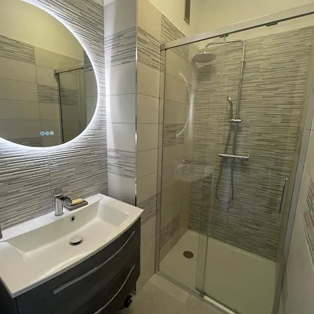 Beautiful Pool & Garage View Apartman *