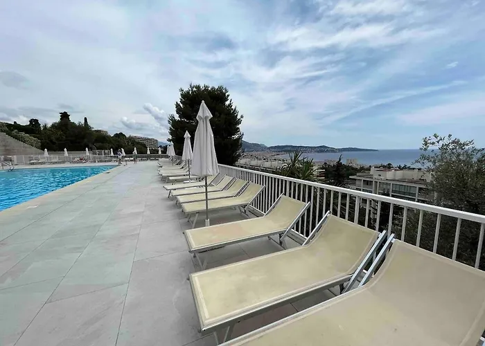 Beautiful Pool & Garage View Ницца