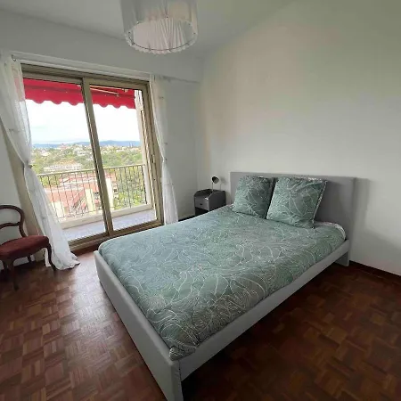 Beautiful Pool & Garage View * Nice