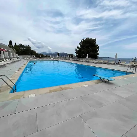 Beautiful Pool & Garage View Apartamento