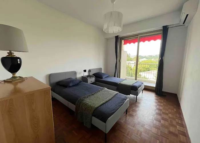 Beautiful Pool & Garage View Apartament