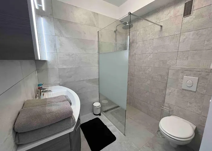 Apartament Beautiful Pool & Garage View