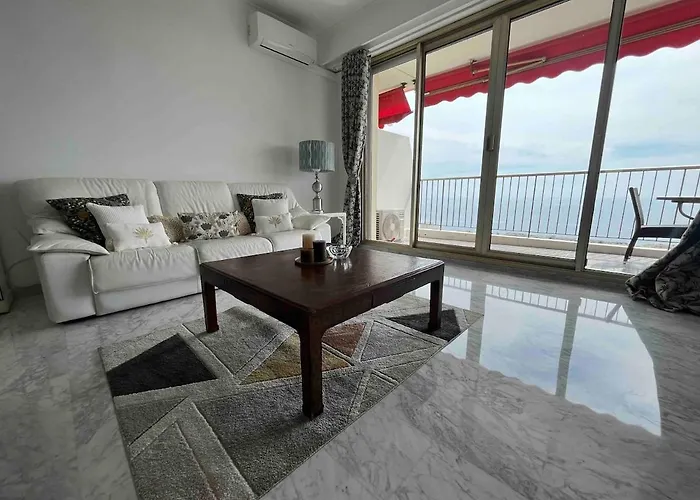 Beautiful Pool & Garage View דירה