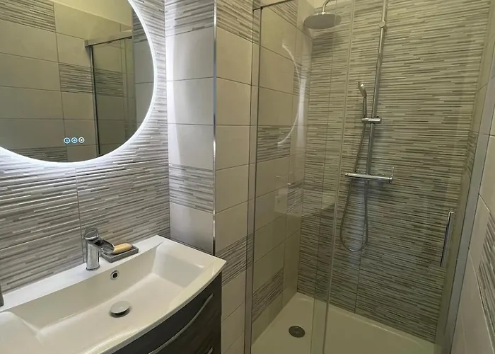 Beautiful Pool & Garage View דירה *